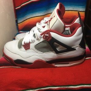 Jordan 4 fire red